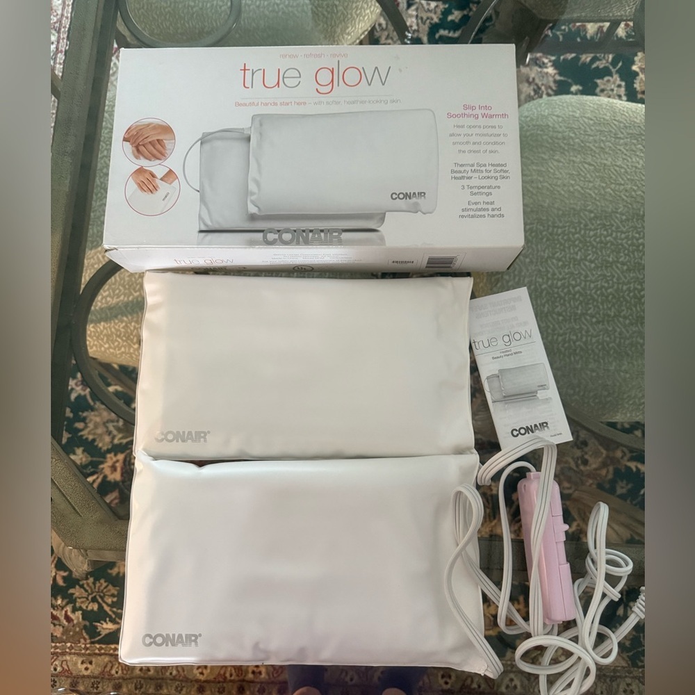 CONAIR true glow Thermal Spa Heated Beauty Mitts. In box with direction …